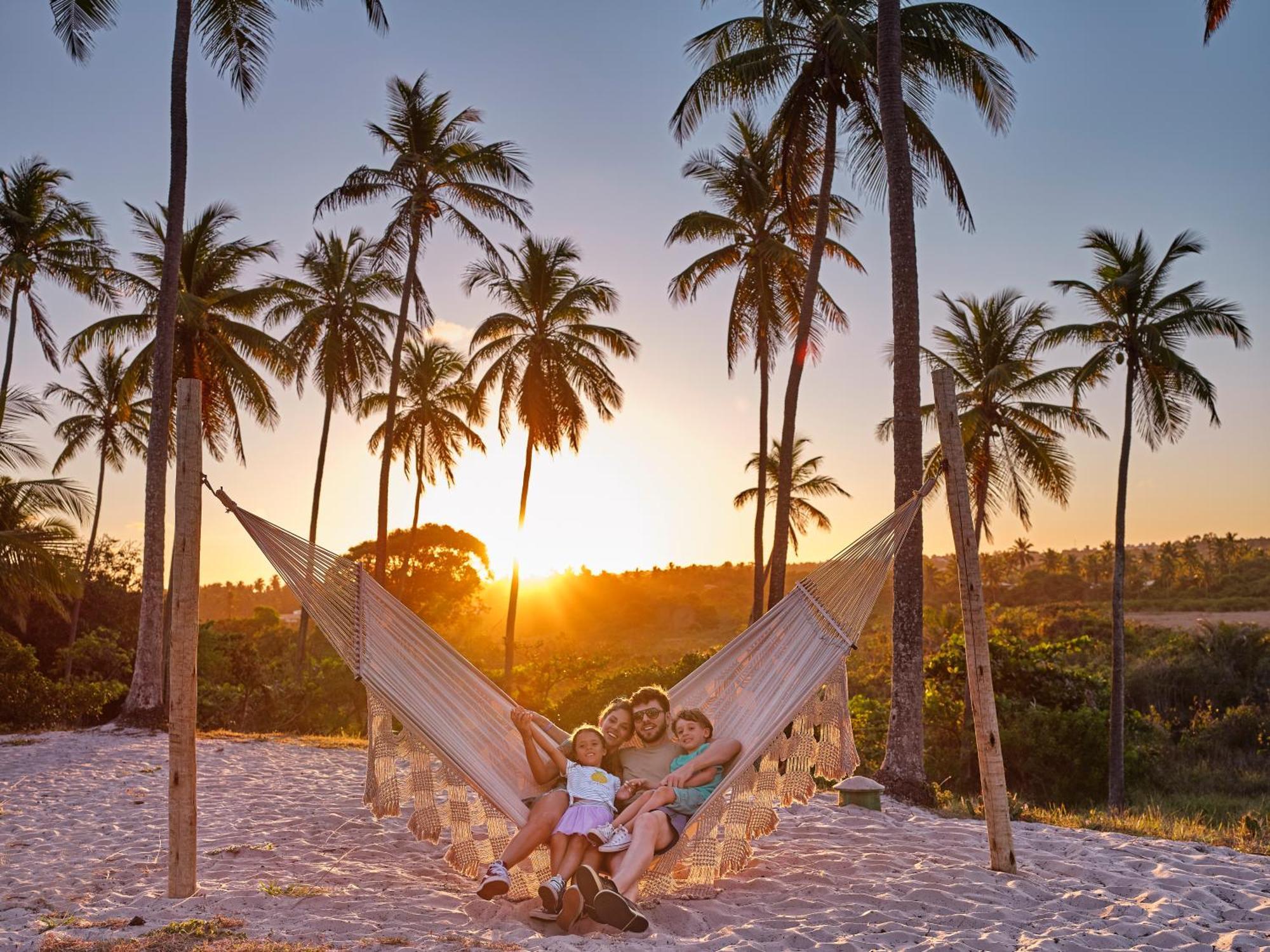Grand Palladium Imbassai Resort & Spa Eksteriør billede Sunset at the beach