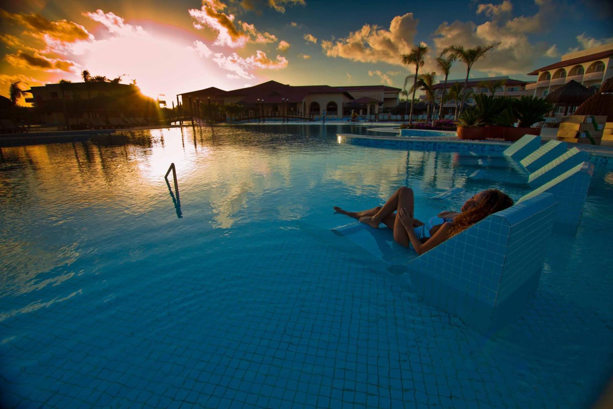 Grand Palladium Imbassai Resort & Spa Faciliteter billede Sunset at Iberostar Grand Hotel Bávaro